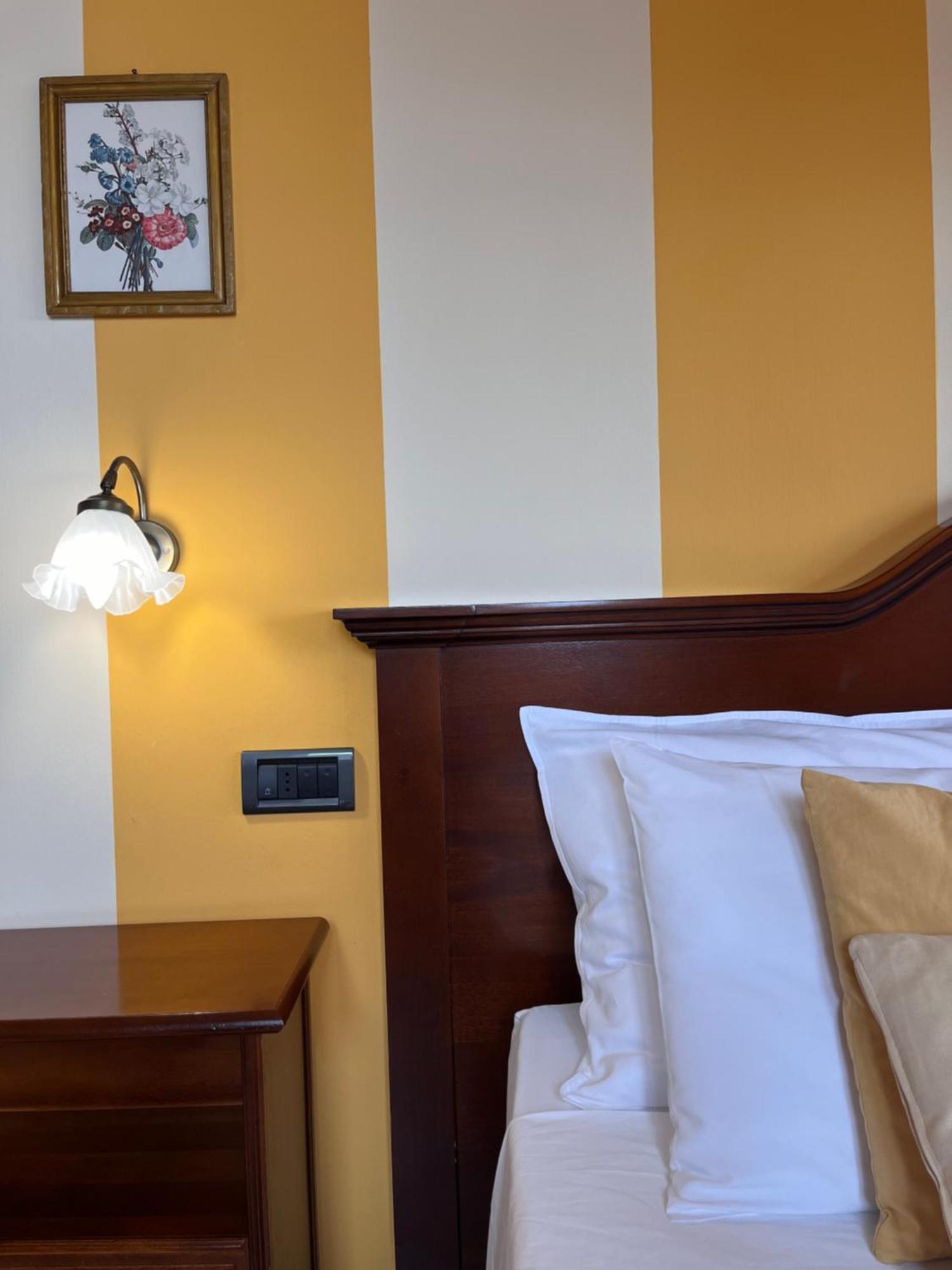 Belvedere Bike Hotel Montà الغرفة الصورة