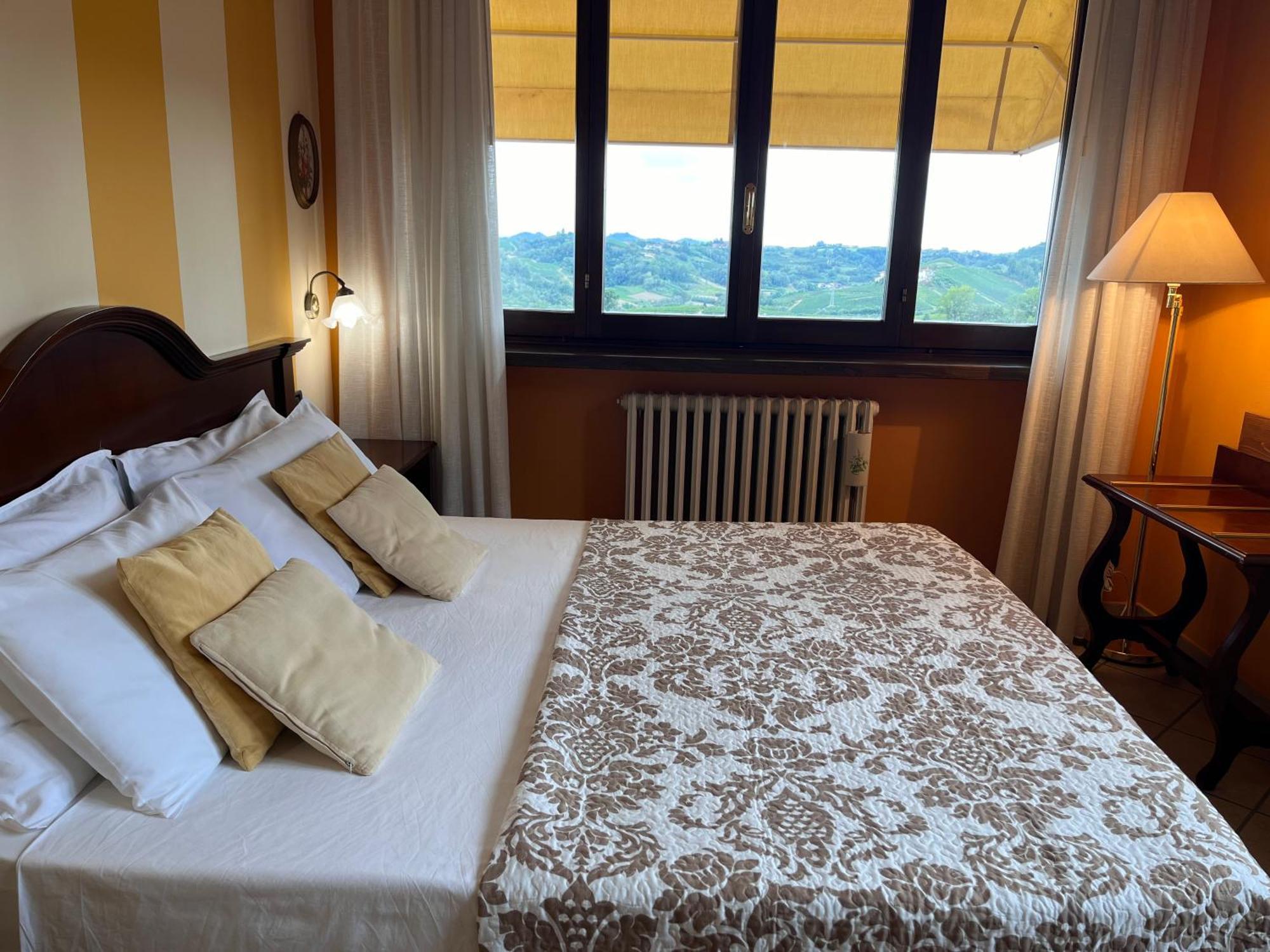 Belvedere Bike Hotel Montà الغرفة الصورة
