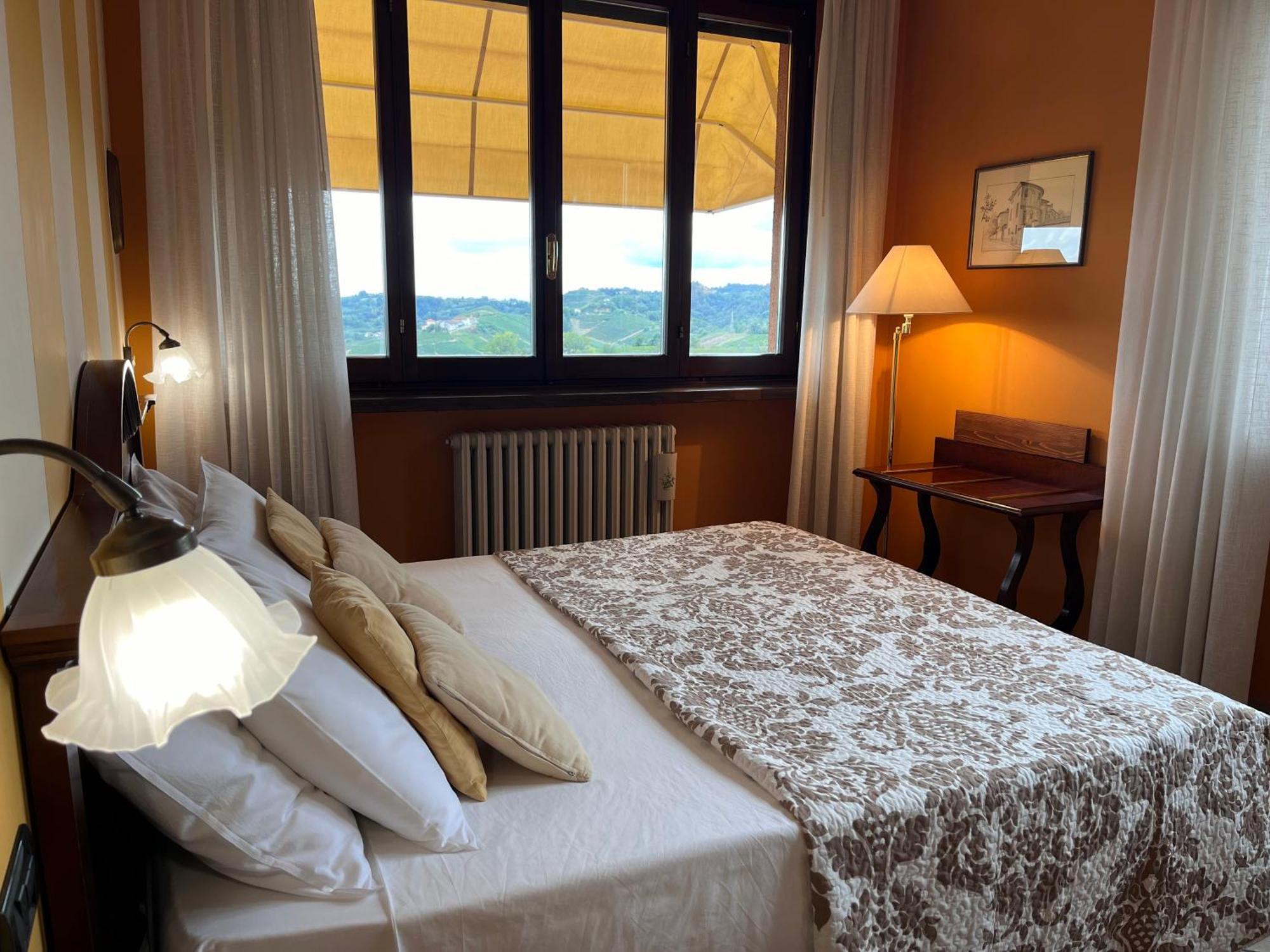 Belvedere Bike Hotel Montà الغرفة الصورة