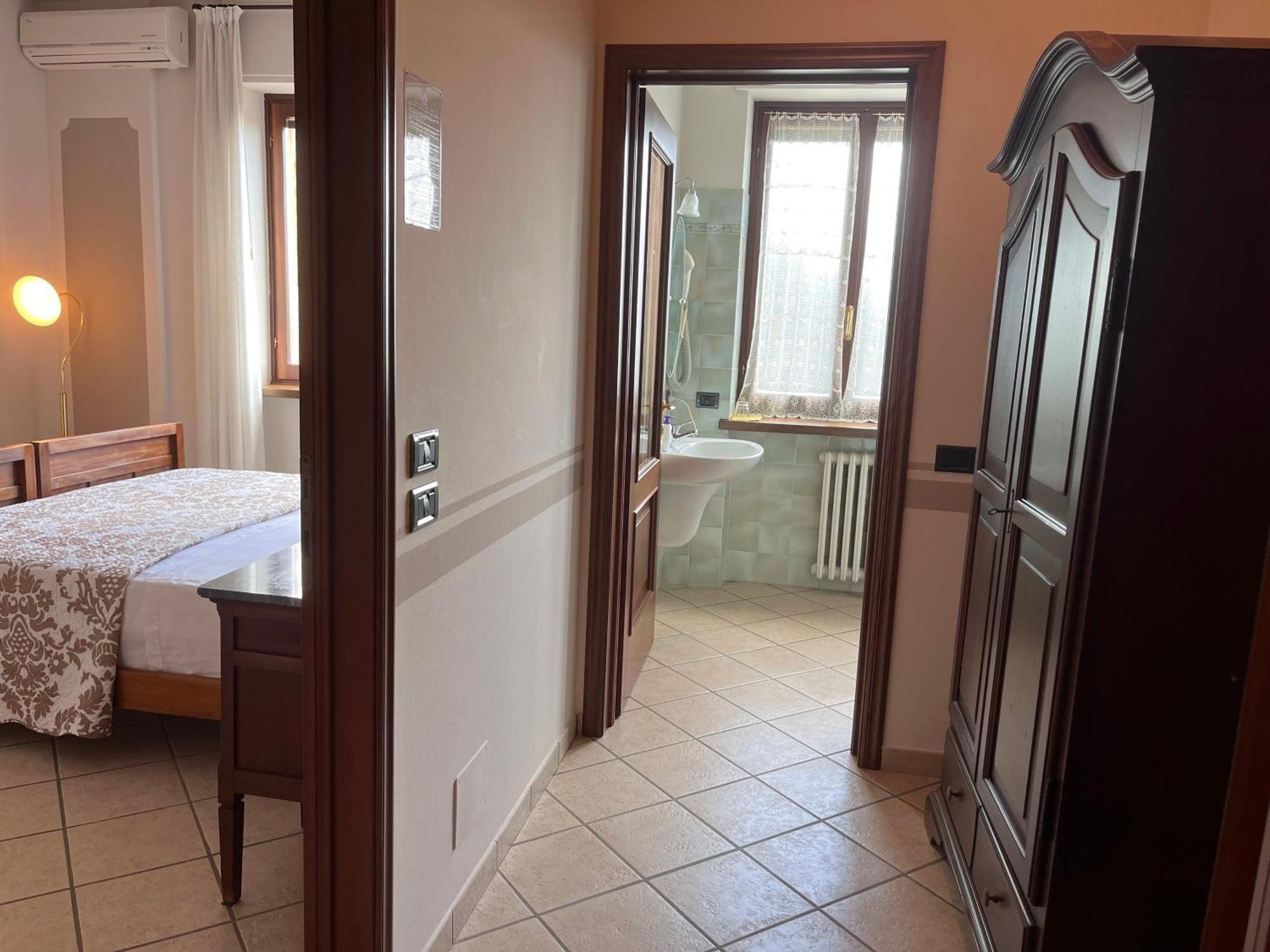 Belvedere Bike Hotel Montà الغرفة الصورة