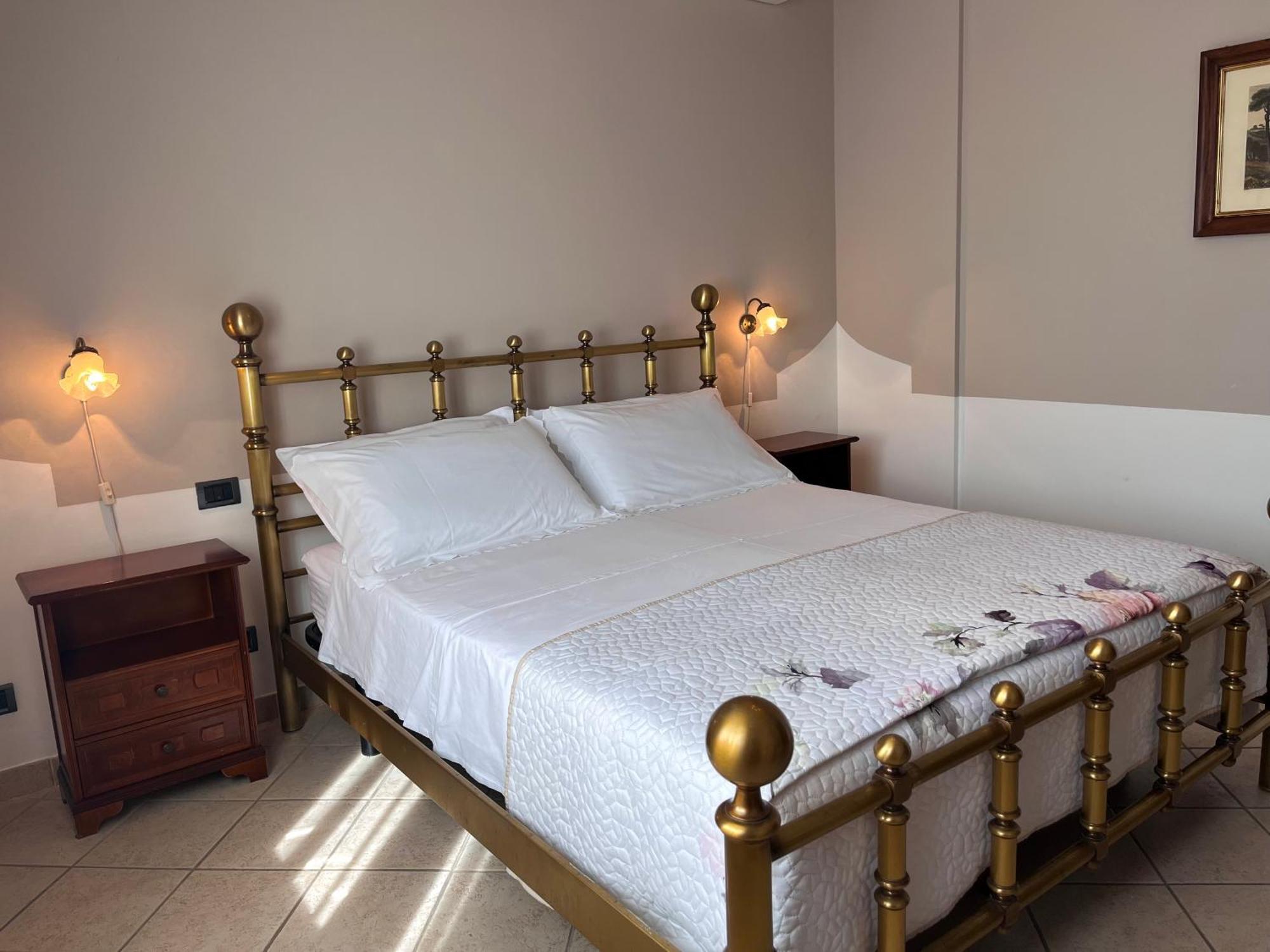 Belvedere Bike Hotel Montà الغرفة الصورة