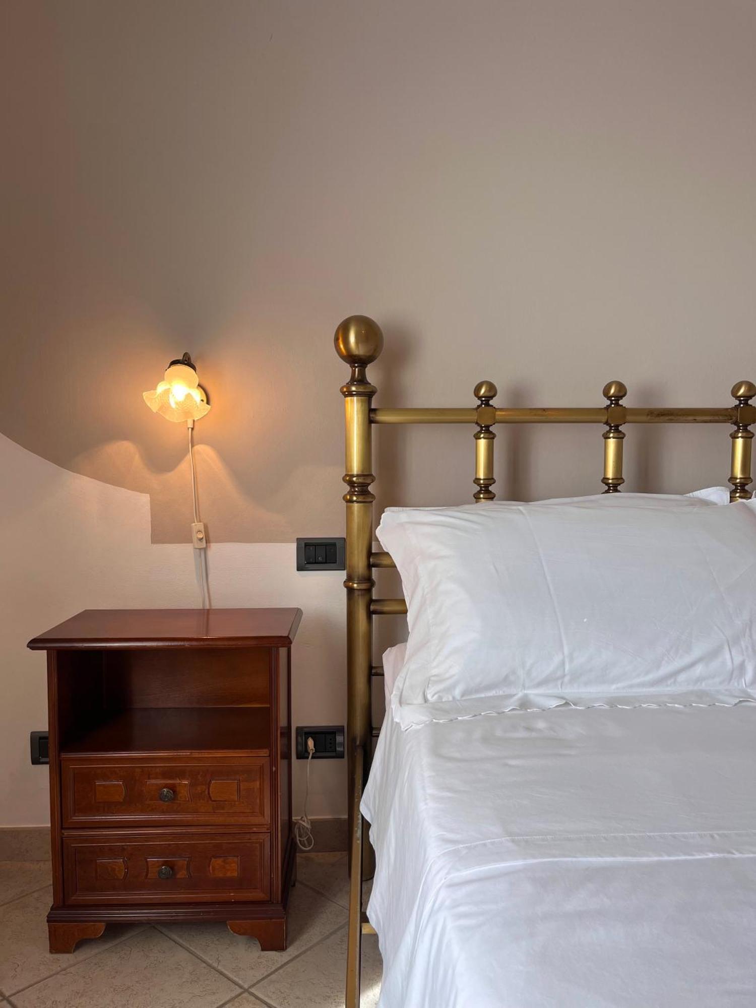 Belvedere Bike Hotel Montà الغرفة الصورة