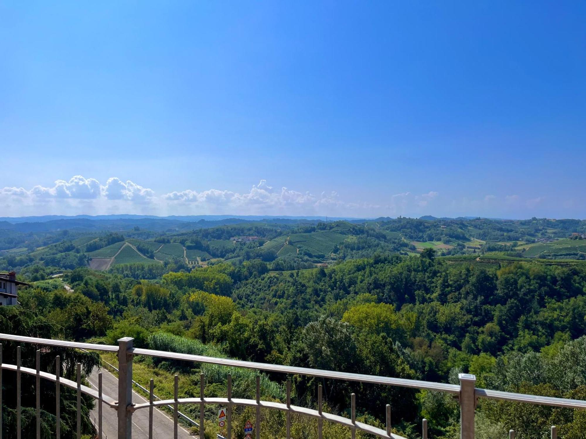 Belvedere Bike Hotel Montà الغرفة الصورة